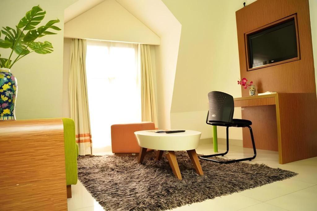 Hotel Pomelotel Patra Kuningan Jakarta