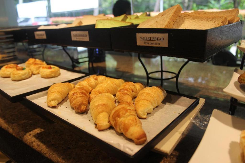 Pomelotel Patra Kuningan 3*