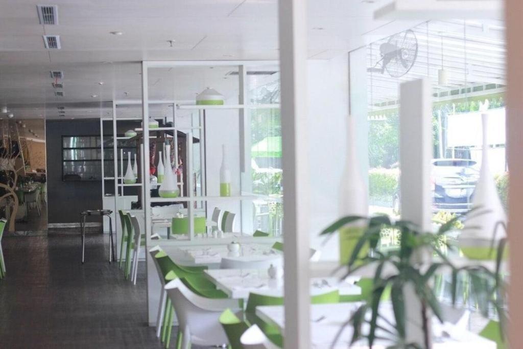 Pomelotel Patra Kuningan 3*